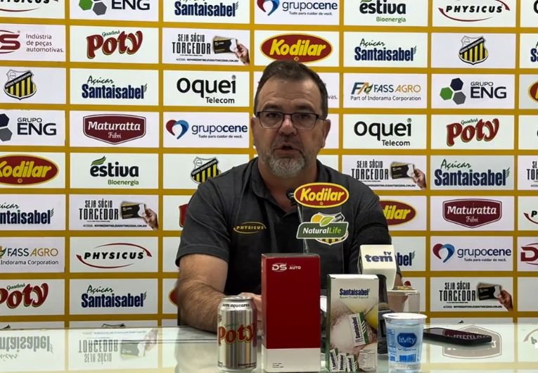 Enderson Moreira mantém confiança apesar da 3ª derrota seguida
