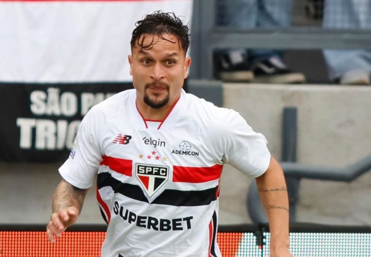 De virada, São Paulo é derrotado pelo Athletico-PR