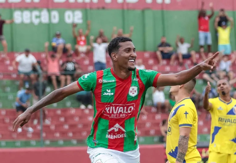Otávio, volante da Portuguesa Santista - Foto: João Jardim/Agência Briosa