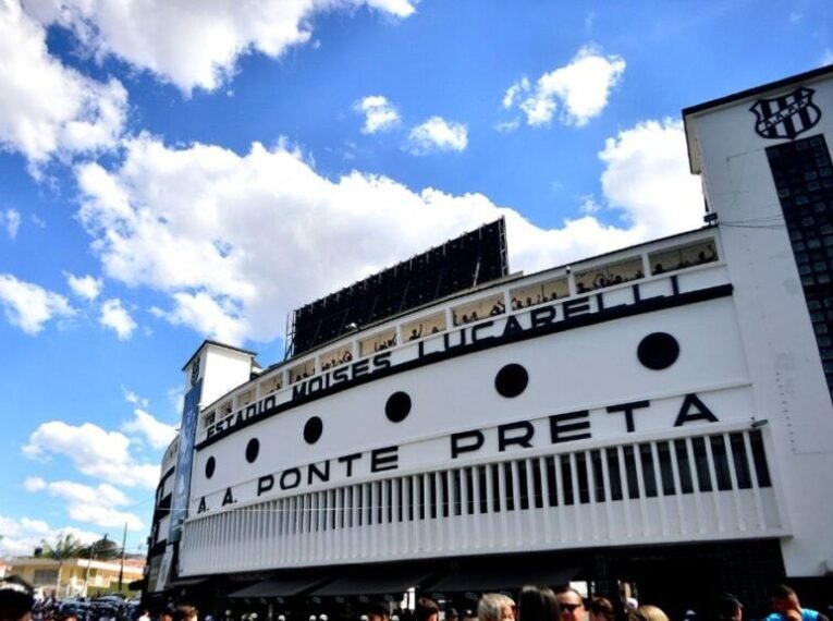 Moisés Lucarelli, estádio da Ponte Preta