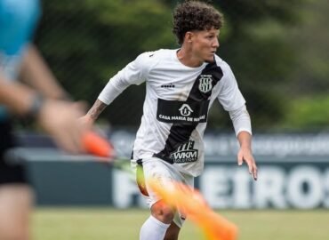 Nicolas Araújo, lateral da Ponte Preta