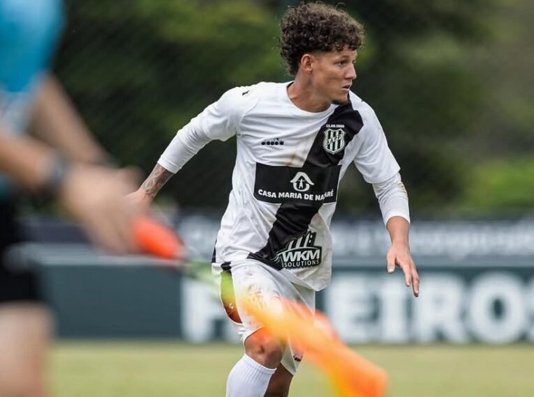 Nicolas Araújo, lateral da Ponte Preta