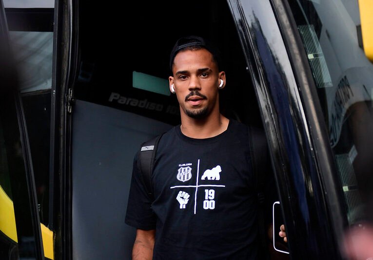 Rodriguinho, centroavante da Ponte Preta