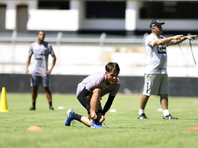 Diego Leão, zagueiro da Ponte Preta