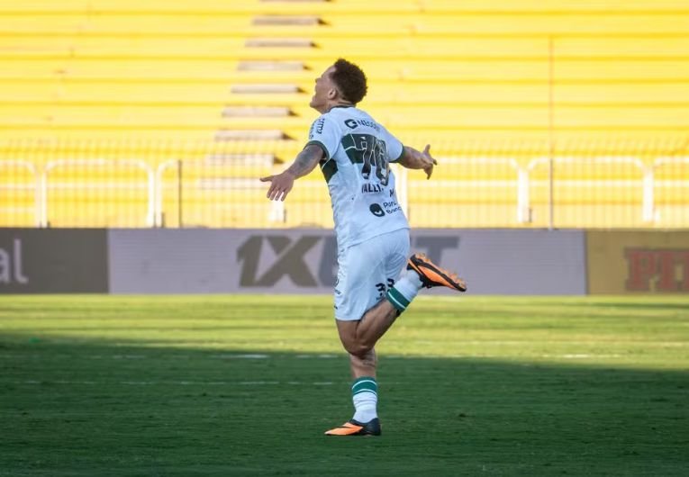 O Mirassol acertou a contratação do volante Wallisson junto ao Coritiba pelo valor de R$ 3 milhões.