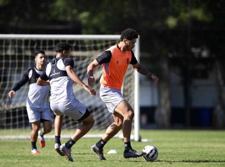 Márcio Silva, zagueiro da Ponte Preta - Foto: Marcos Ribolli/PontePress