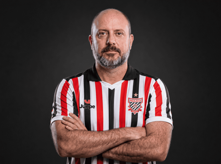 Vinícius Munhoz, treinador do Paulista de Jundiaí, durante trabalho no comando do Galo.