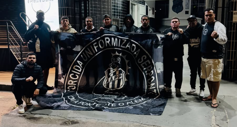 Atletas da Ponte Preta juntos com a torcida - Foto: Reprodução/Serponte