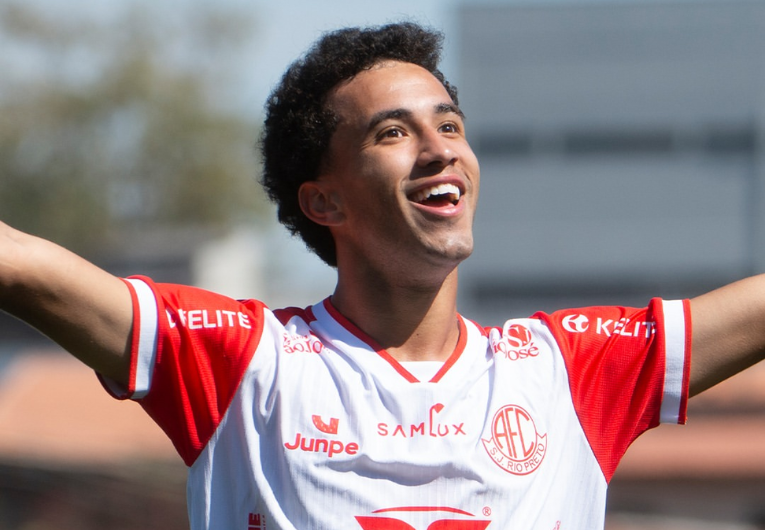 imagem da materia: Gabriel Vitor celebra acesso do América à Série A4: