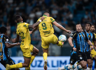 André Luís admite toque no braço, mas contesta gol anulado em eliminação do Mirassol