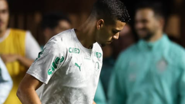 Arthur valoriza força do elenco do Palmeiras após empate com o Santos