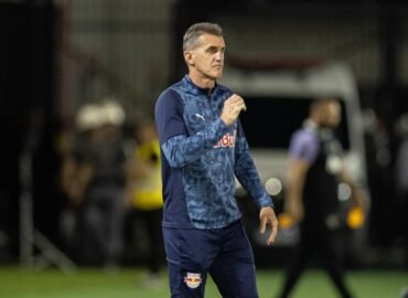 “Tá faltando botar a bola pra dentro” Vagner Mancini fala sobre derrota e projeta sequência de jogos