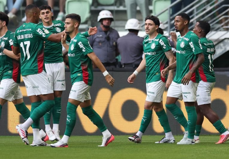 Maurício comemora gols marcado pelo Palmeiras.