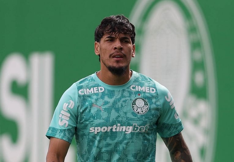Jogador do Palmeiras em momento de treinamento na Academia.