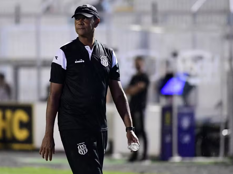 Nenê Santana, auxiliar-técnico da Ponte Preta - Foto: Marcos Ribolli