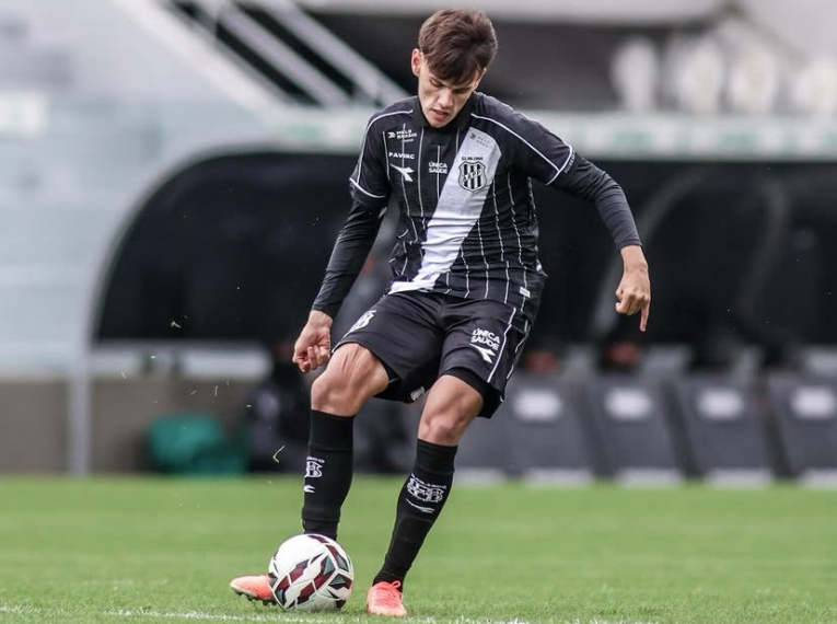 Diego Leão, zagueiro da Ponte Preta