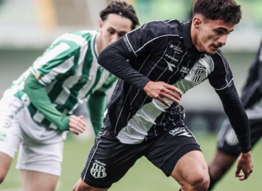 Júlio, lateral da Ponte Preta