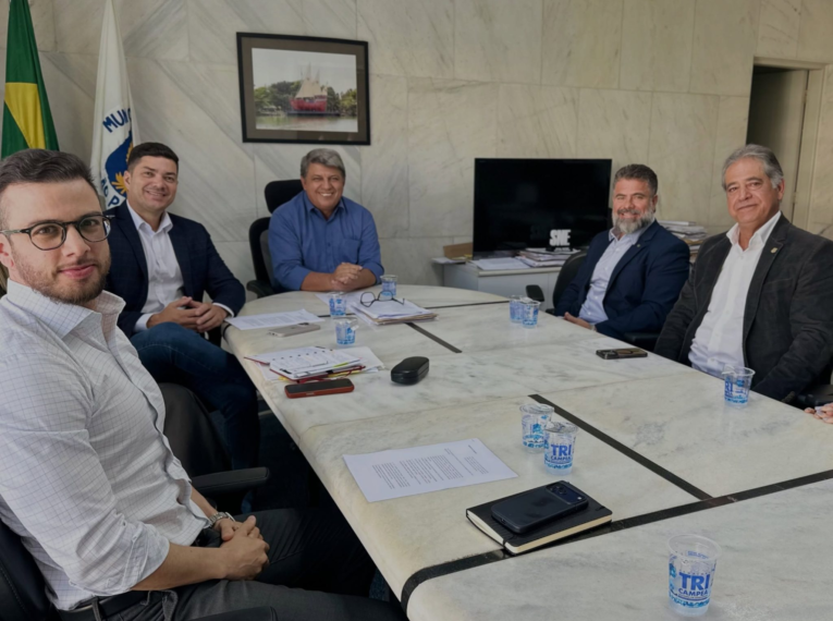 Reunião da Prefeitura com representantes de Ponte Preta e Guarani
