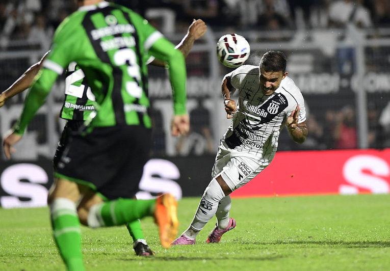 Ponte Preta 1x0 América-MG - Foto: Marcos Ribolli