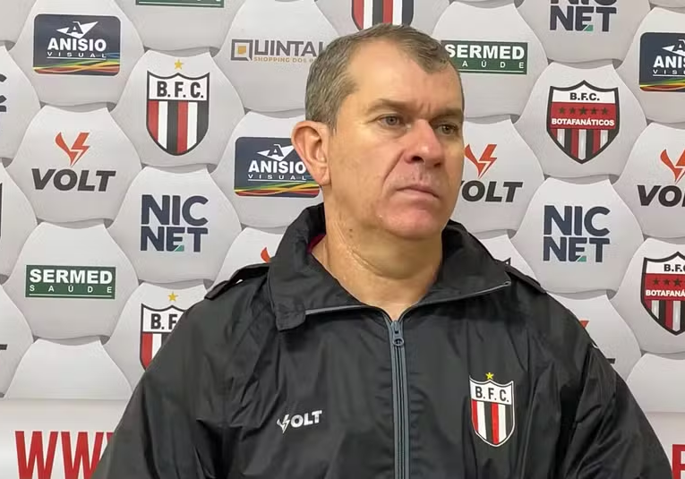 Cláudio Tencati, técnico do Botafogo-SP - Foto: Reprodução/TV Botafogo