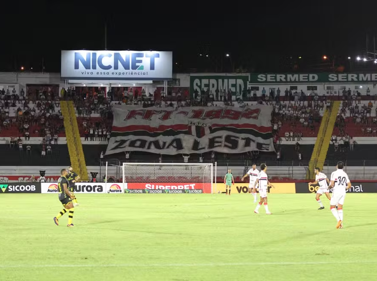 Torcida do Botafogo-SP na partida contra o São Bernardo — Foto: João Victor Cristovão / Agência Botafogo