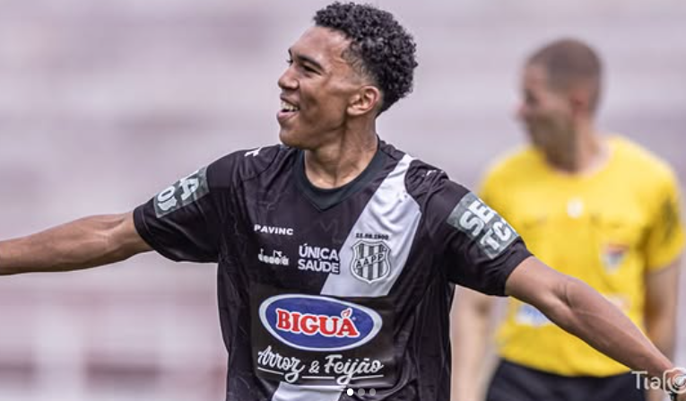 Cauã Giardelli marca para a Ponte Preta - Foto: Tia Click/Fotos Esportivas