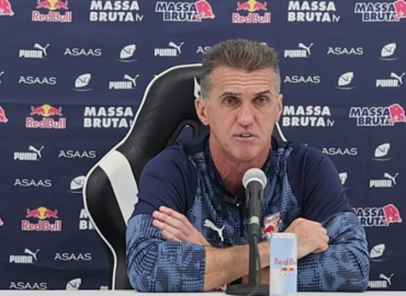 Mancini critica arbitragem após empate do Bragantino: “Hoje, mais uma vez, a gente foi lesado”