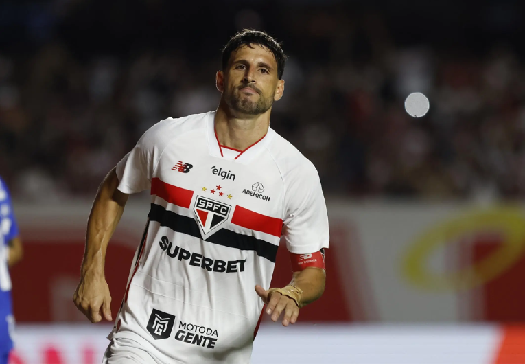 imagem da materia: Calleri reencontra o Boca na Bombonera e admite emoção: “É um orgulho voltar”