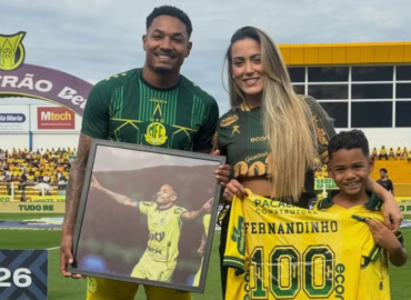 Fernandinho é homenageado pelo Mirassol após completar 100 jogos