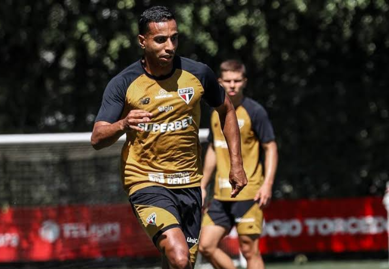 imagem da materia: Vitor Sá retorna aos treinamentos e jogadores no DM evoluem em recuperação