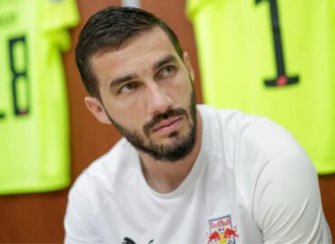 Após queda na Sudamericana, Cleiton perde espaço no elenco do Bragantino