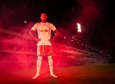 Desejo antigo: Bragantino anuncia a contratação de Wallace Yan