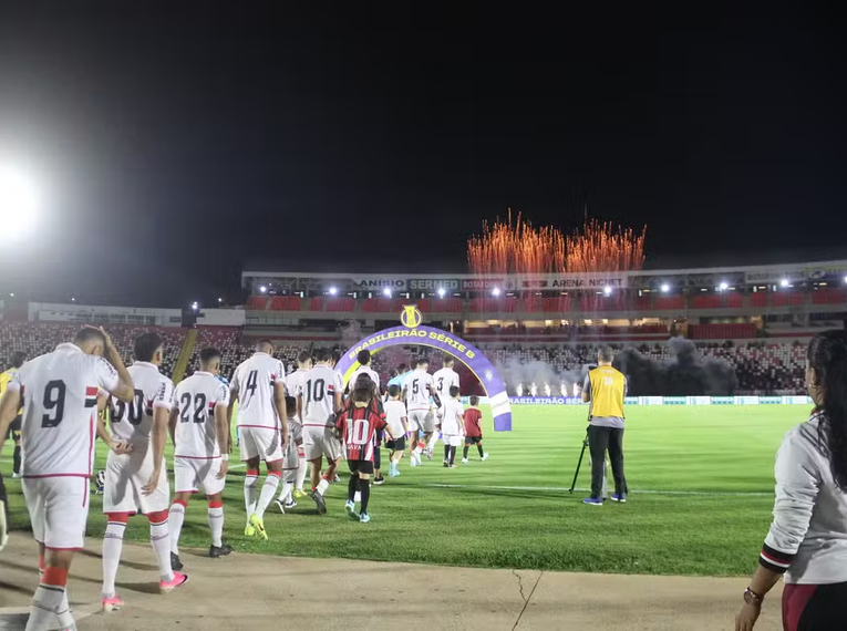 Botafogo-SP durante jogo em casa pela Série B — Foto: João Victor Menezes de Souza/Agência Botafogo