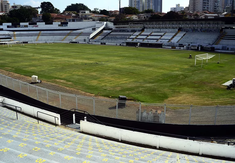 Gramado do Moisés Lucarelli passa por revitalização - Foto: Marcos Ribolli