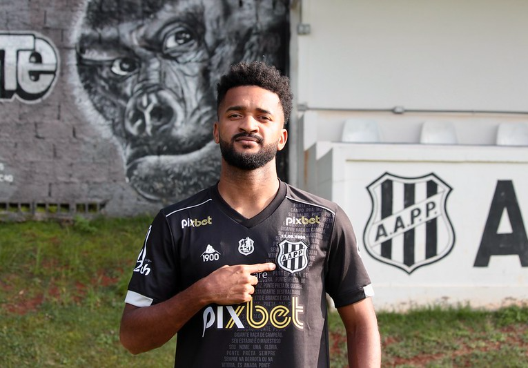 Artur, ex-lateral da Ponte Preta