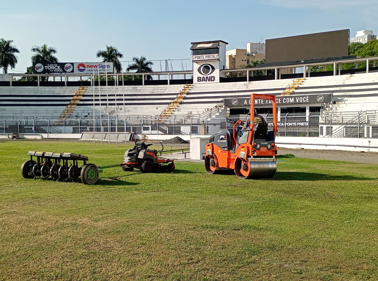 Reforma da Ponte Preta no gramado - Foto: Paulo Santana/PontePress