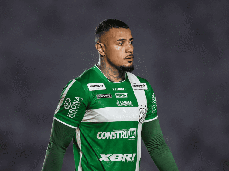 Renan Bragança durante estreia pela Inter de Limeira contra o Paysandu pela Série C.