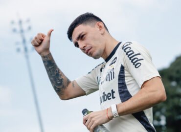 Lesão Escobar: Lateral se recupera e pode ser titular no clássico