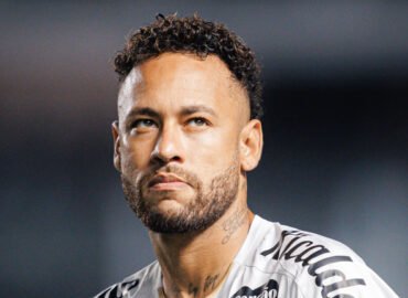 Neymar é julgado e fica suspenso por dois jogos após expulsão contra o Bahia