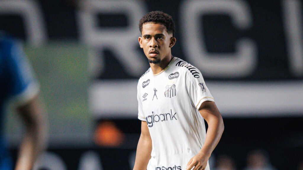 Menino da Vila pode receber nova oportunidade e deve ser o titular no clássico de hoje (28)