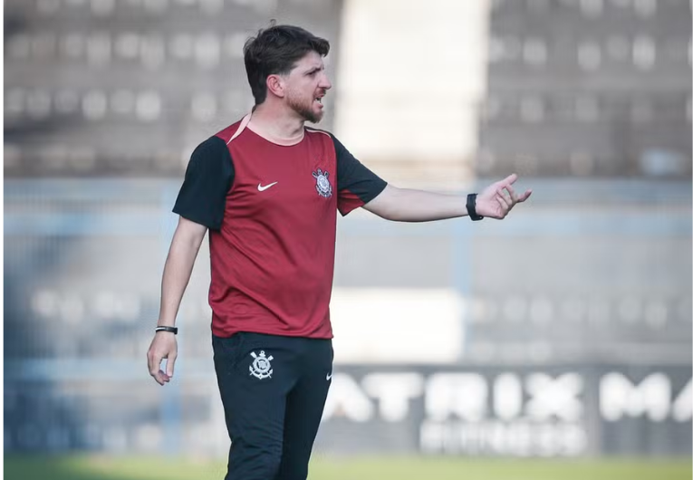 Palmeiras x Corinthians: William Batista comanda treino