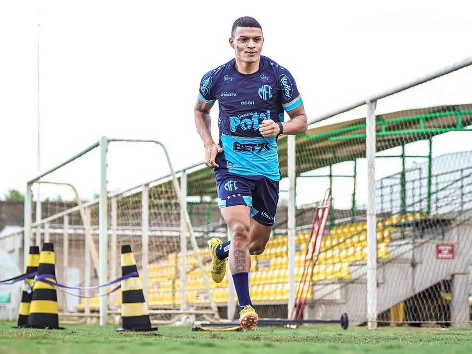 Negueba inicia nova etapa da recuperação após grave lesão no joelho, mas retorno aos jogos ainda não tem data definida
