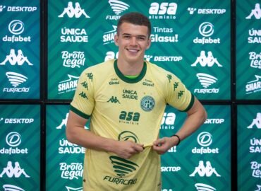 Goleiro de 23 anos está nos planos do Bugre para 2027, tem contrato até dezembro do próximo ano e não deve ser liberado