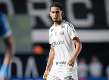 João Alencar ganha minutagem como titular e dá resposta ao técnico Cuca