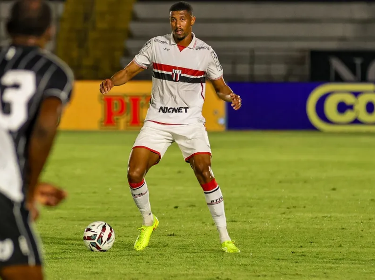 Zagueiro Vilar em Botafogo-SP x Ponte Preta - Foto: Divulgação