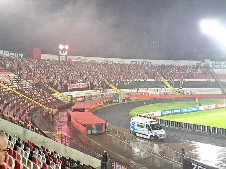 Torcida do Vila Nova no jogo contra o Botafogo-SP, em Ribeirão Preto — Foto: Bruno Ardenghi/Divulgação