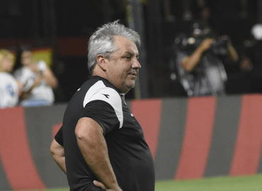 Gilson Kleina, técnico da Ponte Preta - Foto: @fotogenivalpaparazzi