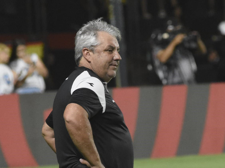 Gilson Kleina, técnico da Ponte Preta - Foto: @fotogenivalpaparazzi