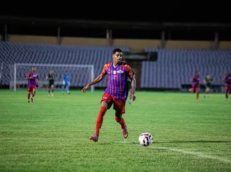 Williams Bahia atuando pelo Piauí antes de chegar à Ponte Preta - Foto: Aldo Carvalho