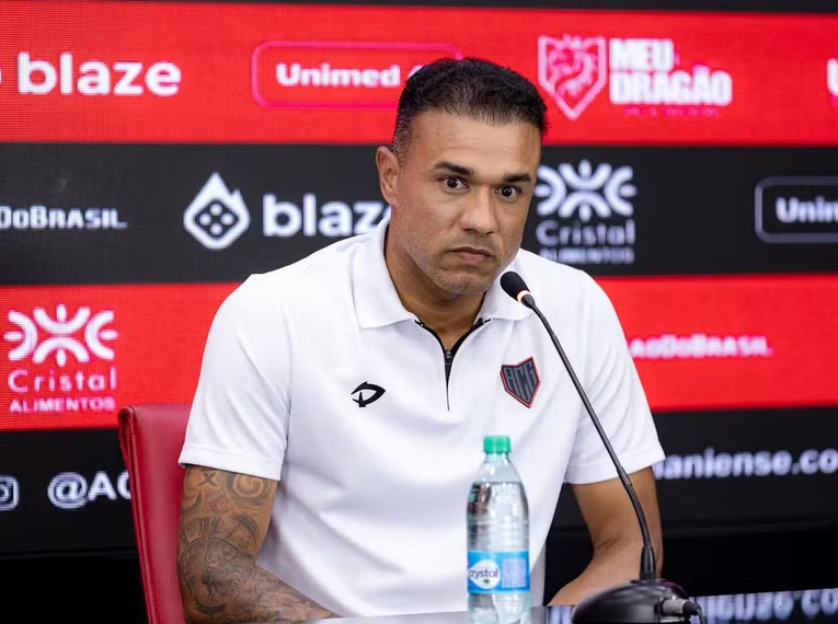 Roger Silva, ex-jogador da Ponte Preta e atual técnico do Atlético-GO - Foto: Raphael Teixeira